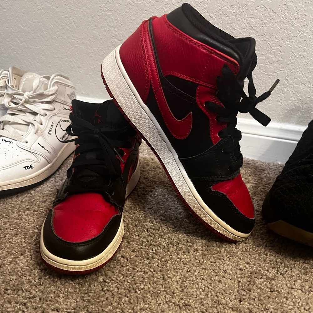 Jordan 1 
Kids 5.5 Y